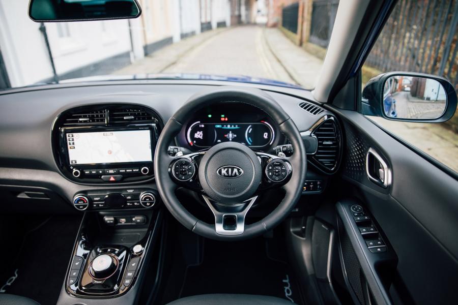 Торпедо Kia Soul EV (SK3) 2019 года  (UK) (фото 28 из 40)